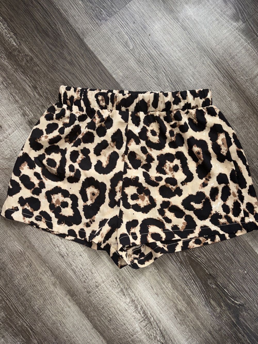 Leopard Print Elastic Waist Women’s Shorts - Beige/Black